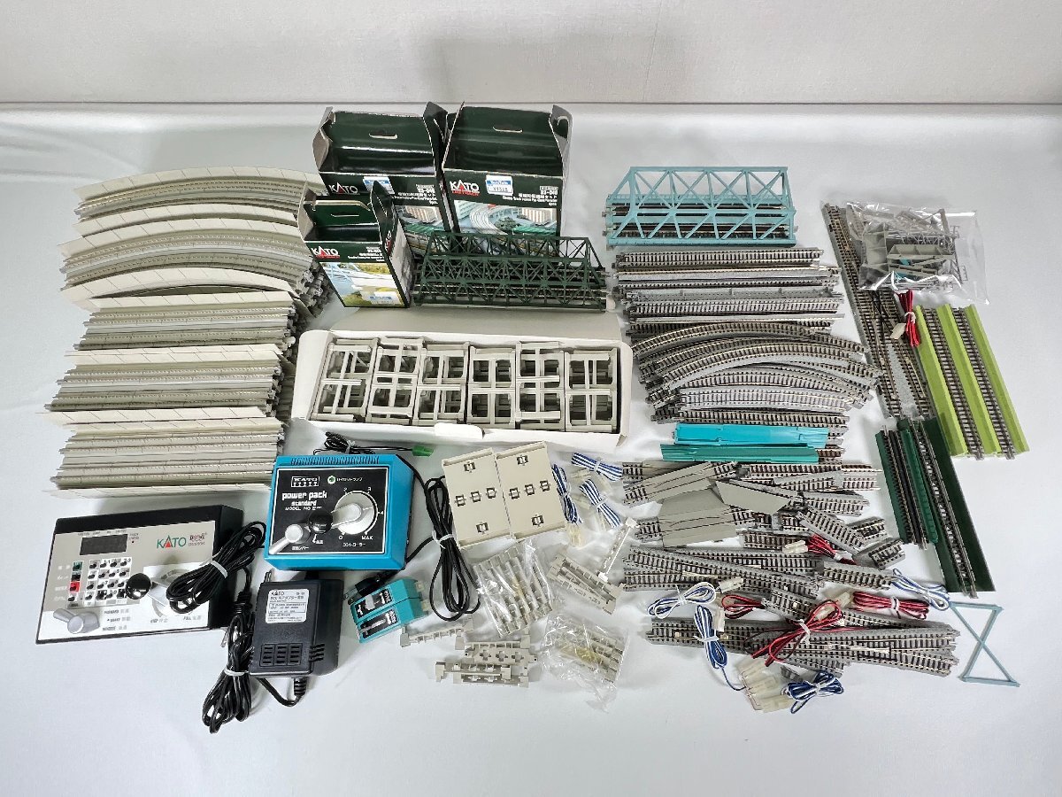 Nゲージ　ジャンクセット　パワーパック　線路　ストラクチャー 中古】線路類セット（複線プレート、線路、ストラクチャー、パワー
