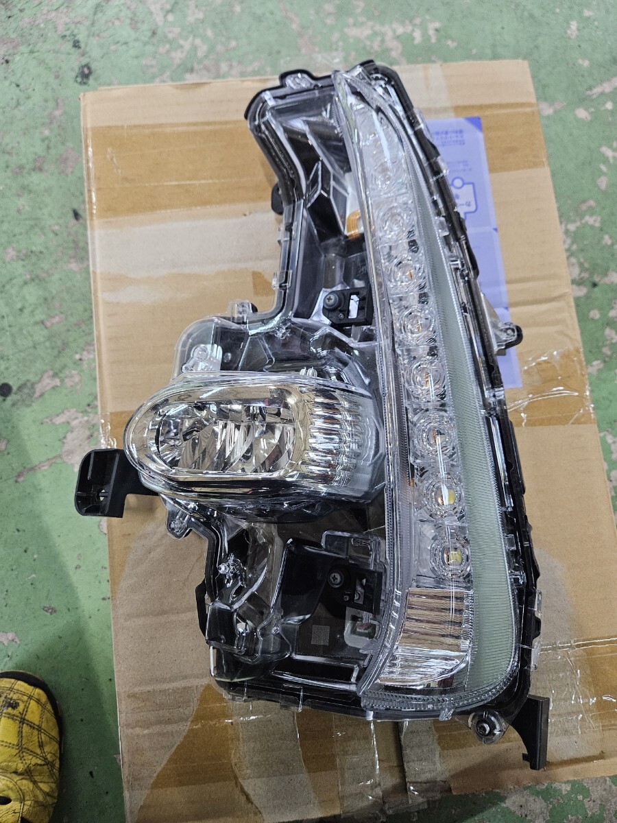 トヨタ純正 プリウス PHV ZVW52 LED フォグランプ ターンシグナル