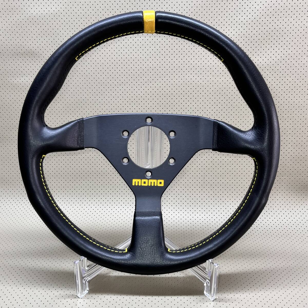 中古】美品格安！MOMO「VELOCE RACING」/モモ「ヴェローチェレーシング