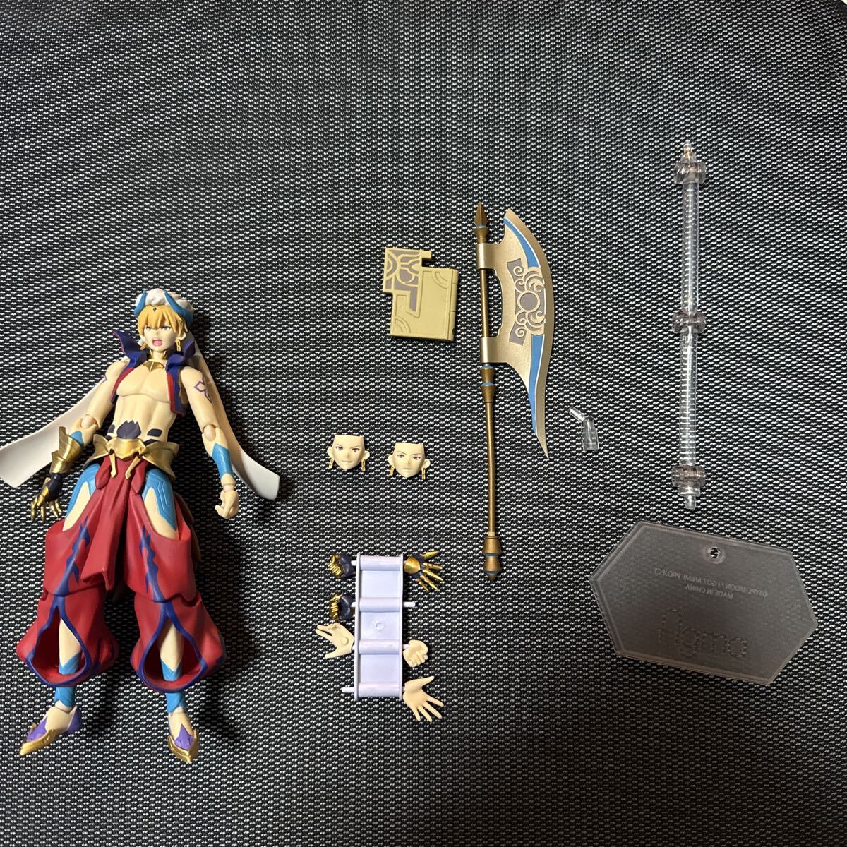 新品】FGO 王の相伴 ギルガメッシュ 概念礼装 スクエア 缶バッジ