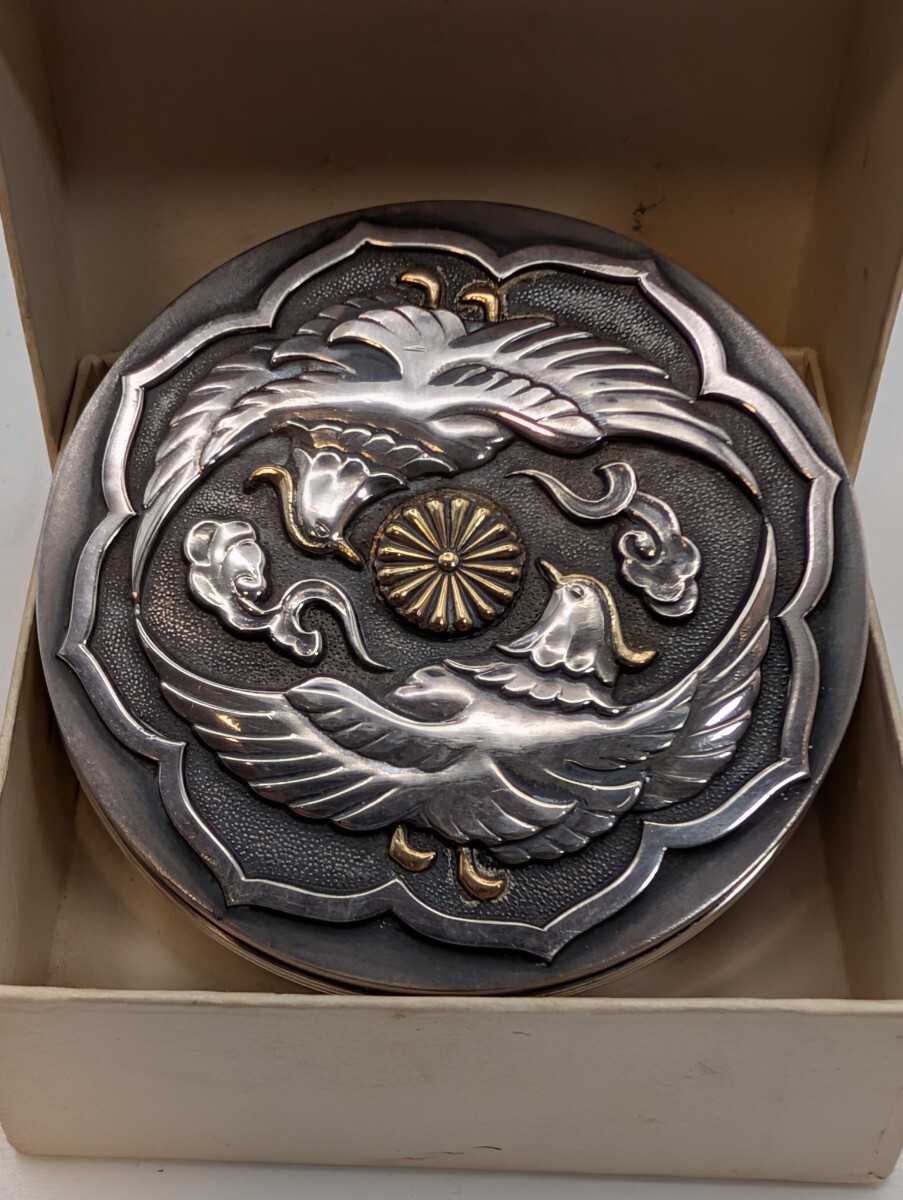 純銀製 天皇陛下御下賜 菊花御紋章付銀製花瓶 約1320g 腹部製 元箱付