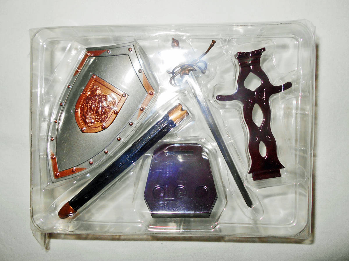 盾 シールド 武器 西洋騎士 リアル （鎧着て中世騎士になりきっ