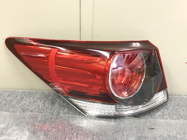 AWS211クラウンアスリート中古左テールランプ81561-30D70 （クラウン 