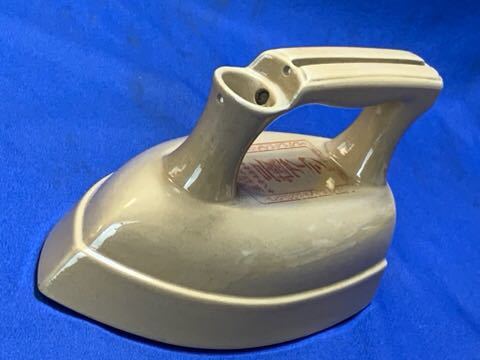 戦時中代用品 陶磁器製 統制陶器『 三徳アイロン 』湯入れ式 實用新案