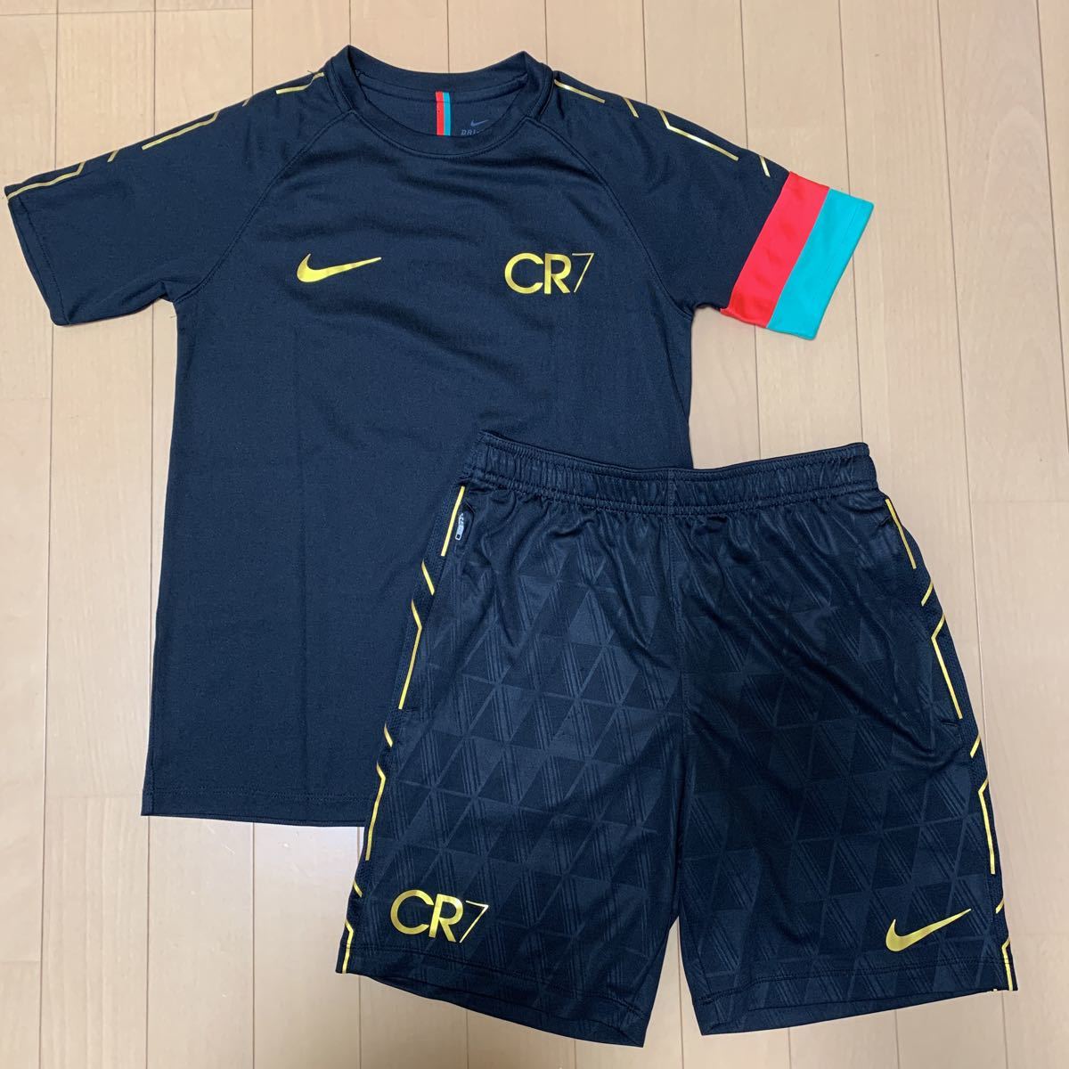 Nike ナイキ サッカーウェア上下セット 黒 Mサイズ 150 程度 の落札情報詳細 ヤフオク落札価格情報 オークフリー スマートフォン版