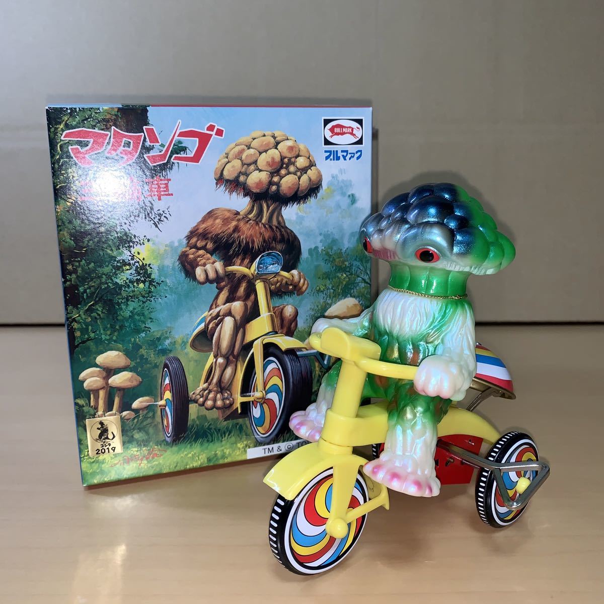 M1号 カネゴン 三輪車 蓄光パープル ツブラヤストア限定 GID ソフビ