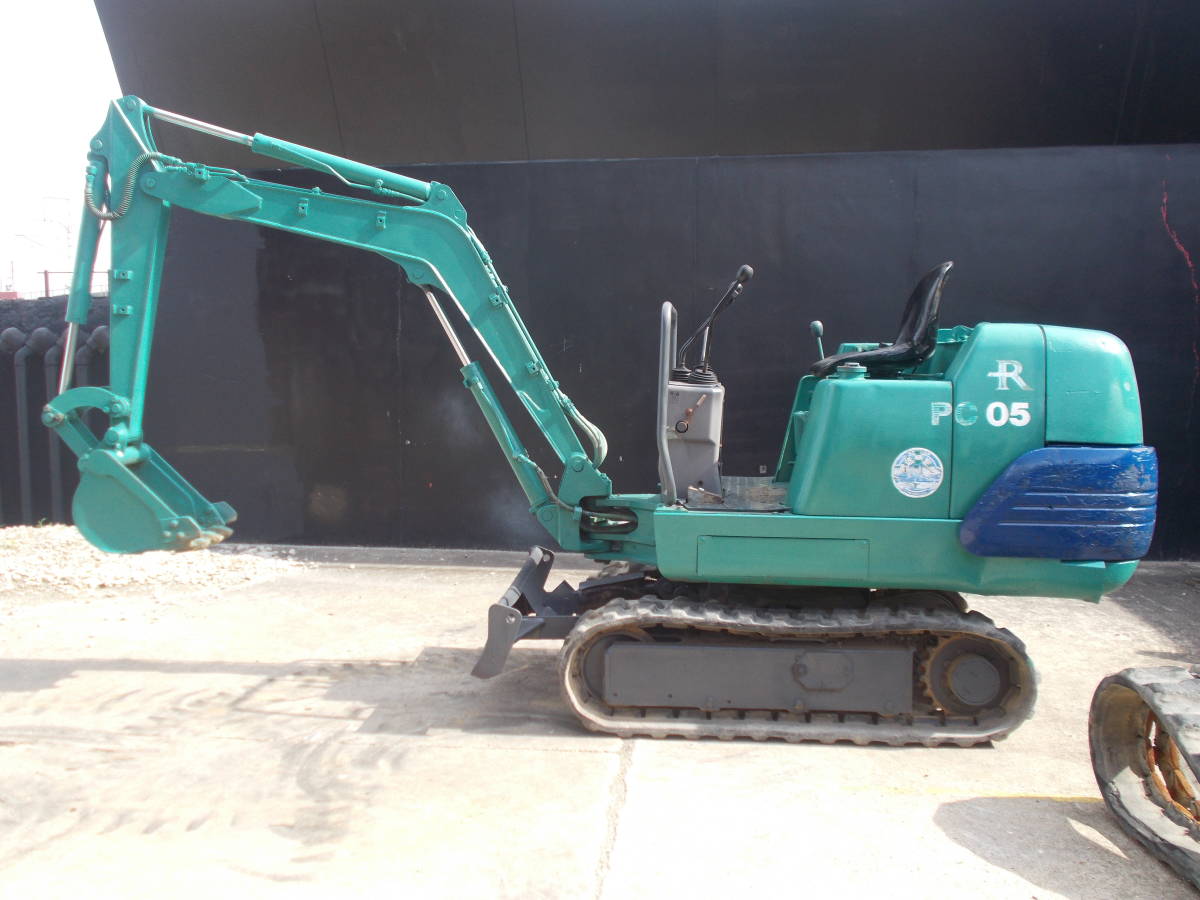 ★　バッテリー新品　コマツＰＣ０５　ユンボ　★