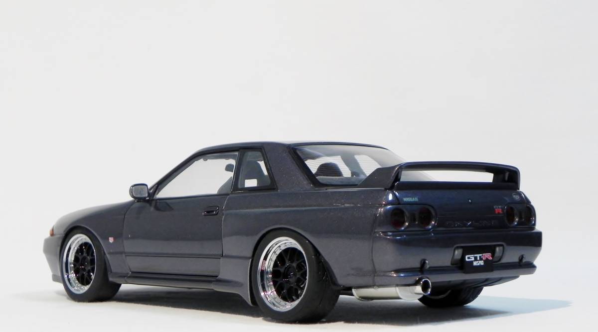 スカイライン GT-R ダークグレー オートアート1/18　純正カスタム品 スカイライン GT-R ダークグレー オートアート1/18 純正カスタム
