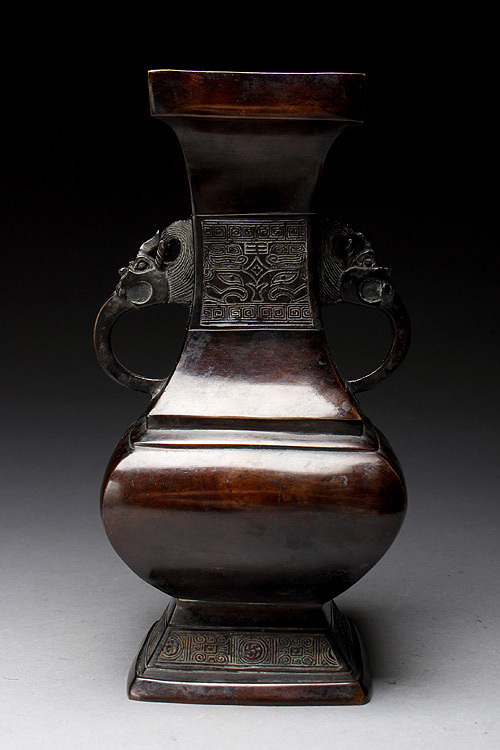 CI076 時代物 老銅饕餮紋双獸耳方瓶・銅饕餮紋双獣
