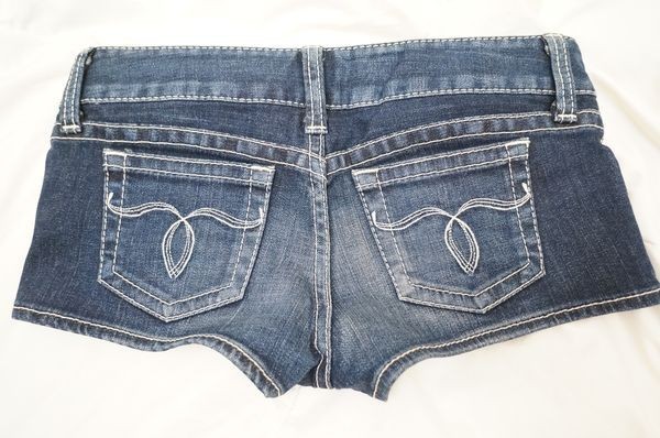 Moussyマウジーのローライズストレッチデニムショートパンツ ホットパンツ ショーパン ピチピチ短パン使用感大 送料198円 の落札情報詳細 ヤフオク落札価格情報 オークフリー スマートフォン版