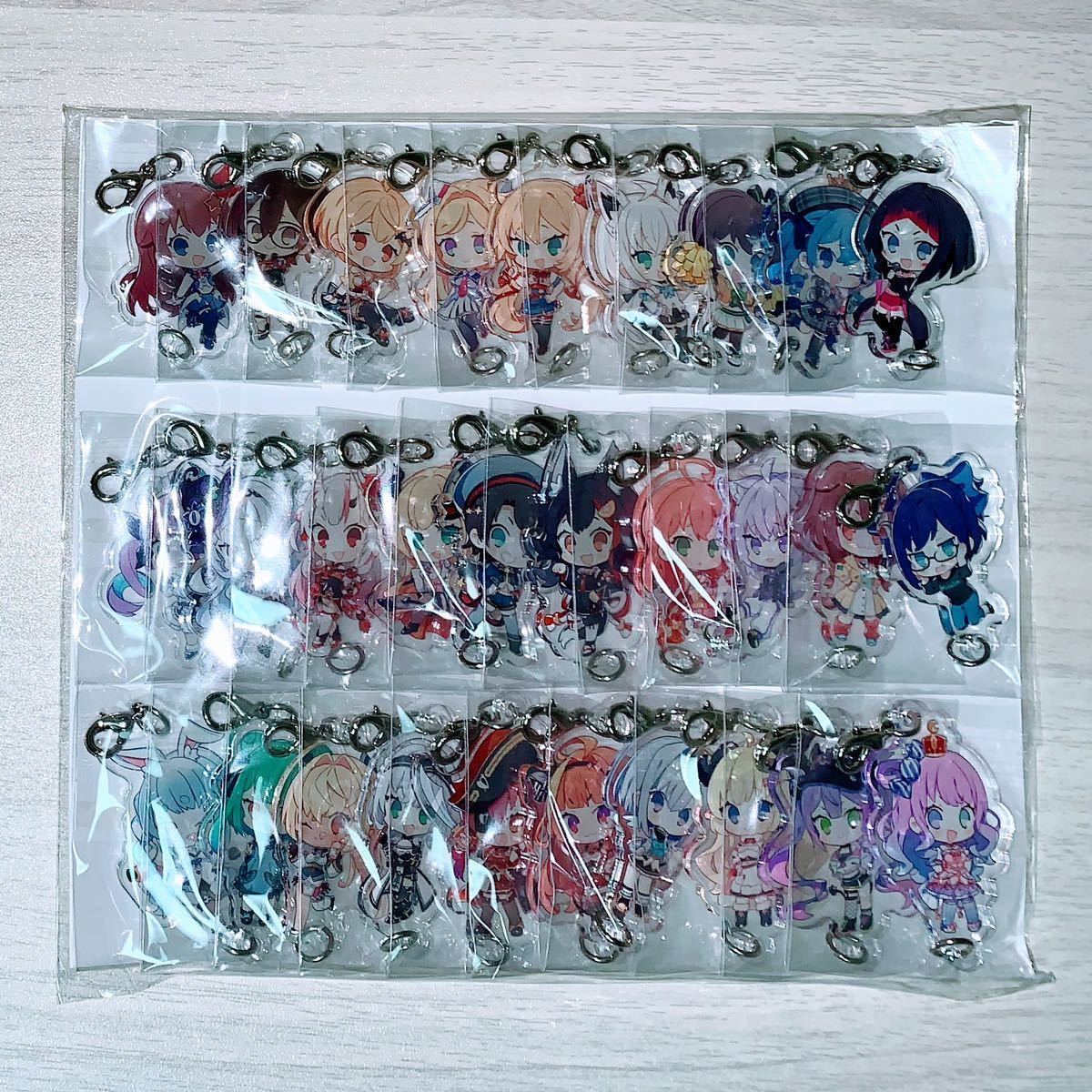 お得セット Amazon.co.jp: ホロライブ 全員連結アクリル