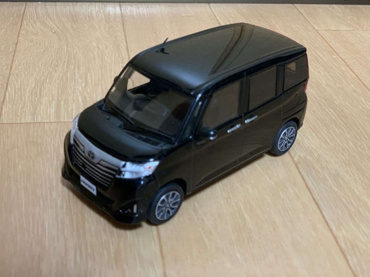 非売品 トヨタ 1/30 ルーミー ROOMY ブラックマイカメタリック 色見本 