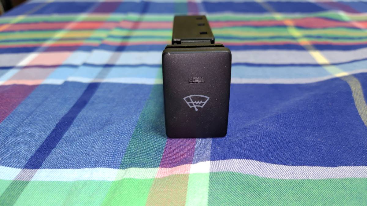 中古美品 プリウス30 35系後期型 ウインドシールドデアイサースイッチ 寒冷地仕様装備品 の落札情報詳細 ヤフオク落札価格情報 オークフリー スマートフォン版