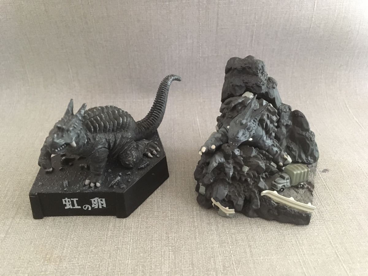 ウルトラ怪獣名鑑 虹の卵 パゴス モノクロ シークレット あらわさ