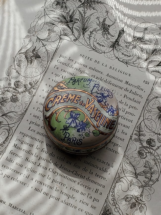 フランスアンティーク スミレのワセリン缶 すみれ 菫