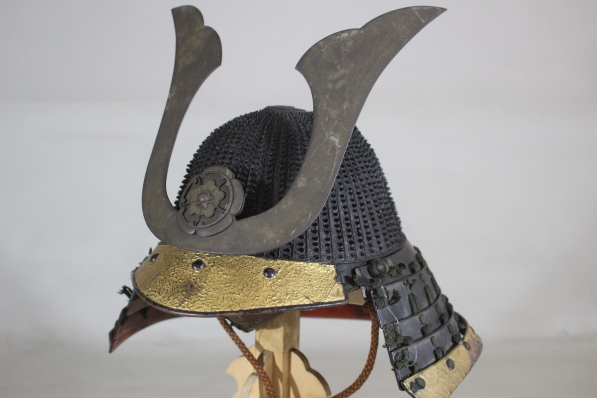 △▽六十二間小星兜 江戸 鉄、黒漆、金塗 37×32×29cm 2.34kg