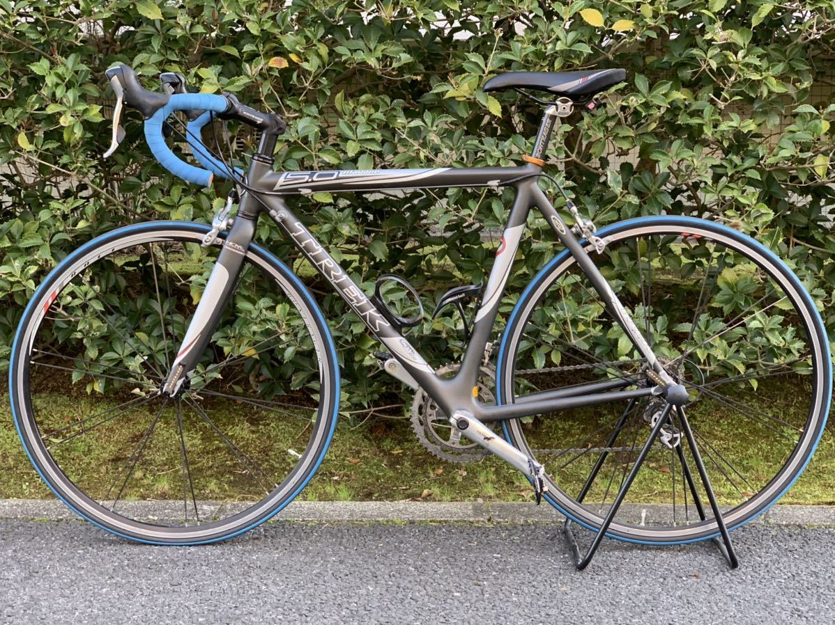トレック マドン5.0 Madone 軽量エアロレースバイク - ラインアップを見る (JP)