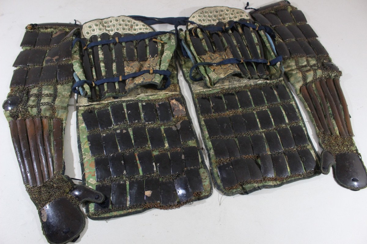 江戸期 時代物の籠手・佩楯・脛当3点セット 江戸期 時代物の籠手