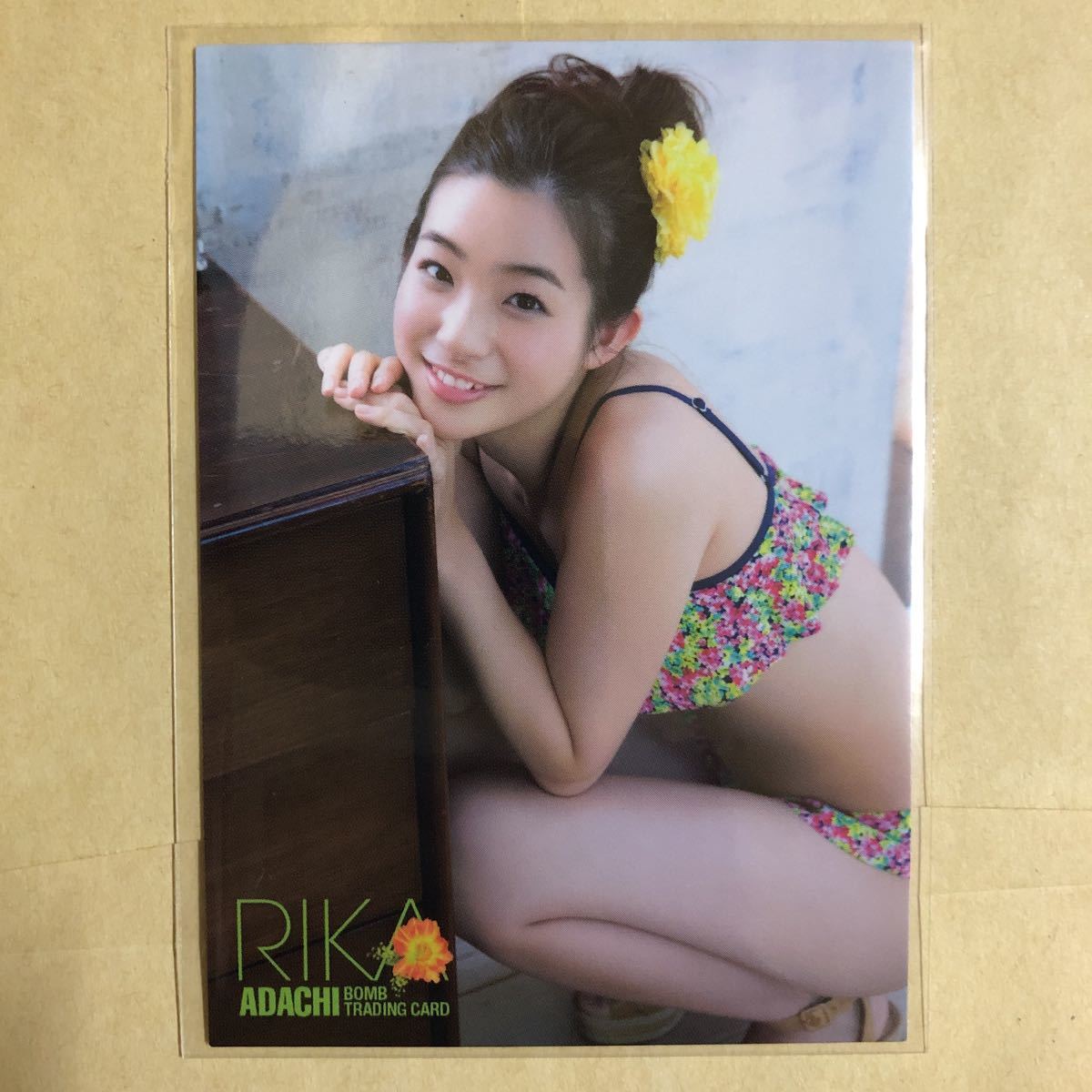 足立梨花 2014 ボム トレカ アイドル グラビア カード 水着