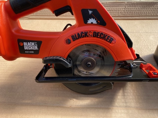 Black Decker ブラックアンドデッカー 14 4v 充電式丸のこ Kc1440 マルノコ 充電器 バッテリー チップソー セット の落札情報詳細 ヤフオク落札価格情報 オークフリー スマートフォン版