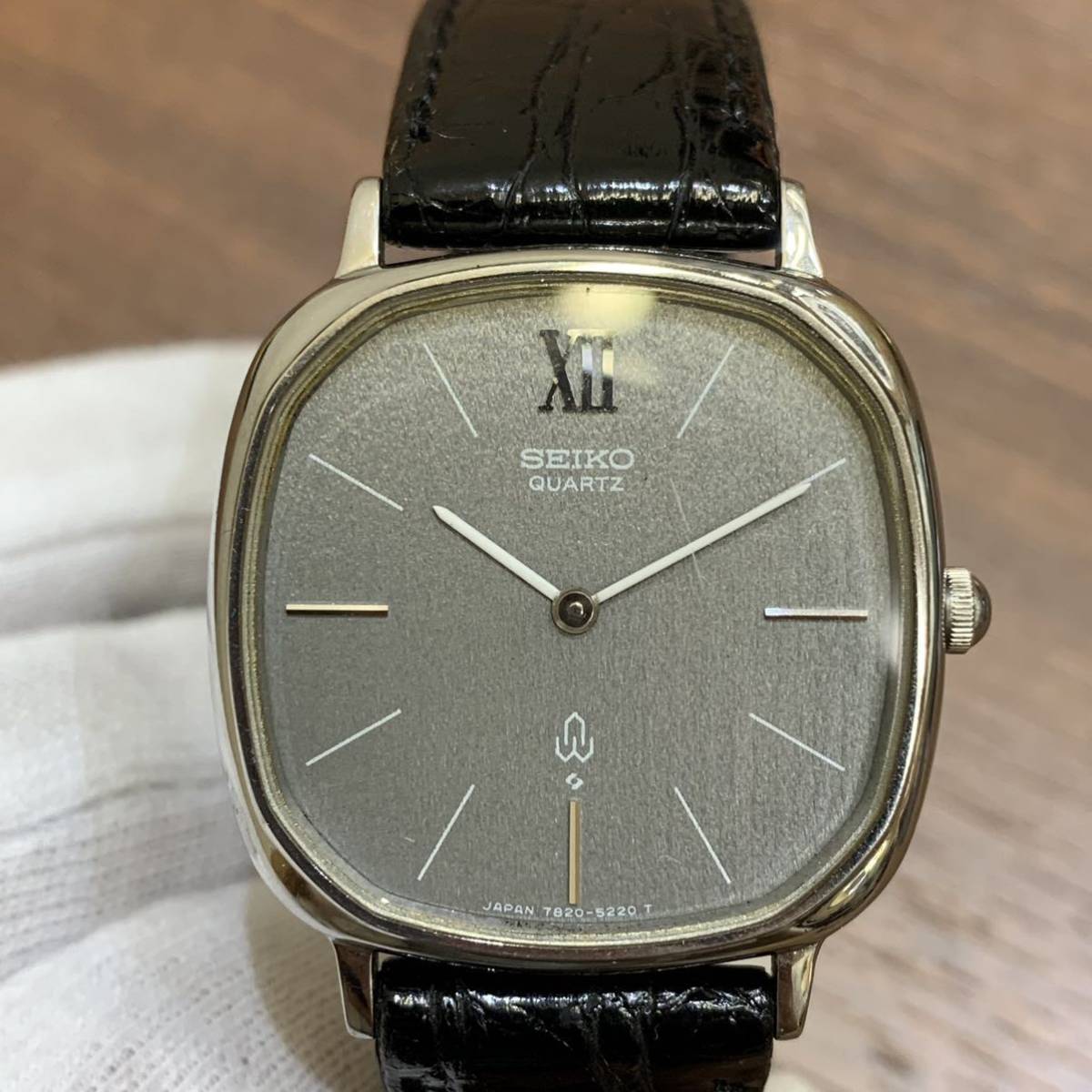 SEIKO】セイコー 腕時計 スクエア型 ステンレス グレー ブラック