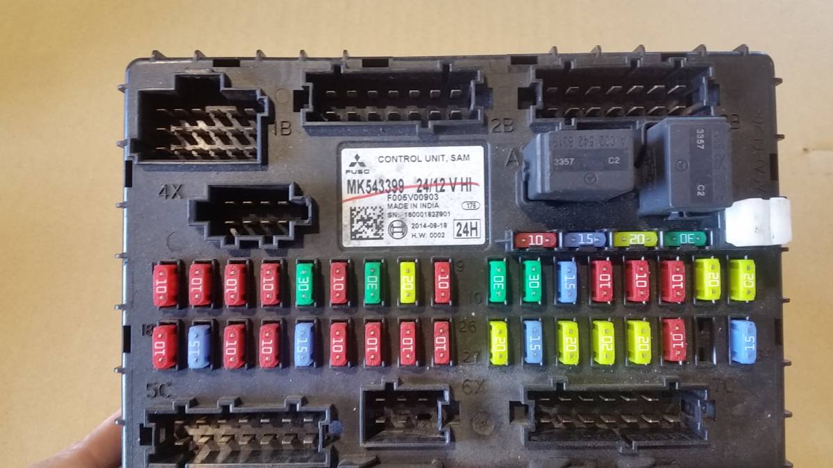 三菱 ふそう ブルーテックキャンター ヒューズボックス MK543399