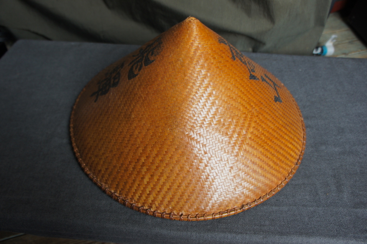 造形美♪飛騨高山 伝統工芸 網代笠 柿渋引き? 五徳付 直径約42.5cm あじろ笠 宮笠 飛騨笠 編笠 竹編笠 お遍路 アユ渓流釣り ...