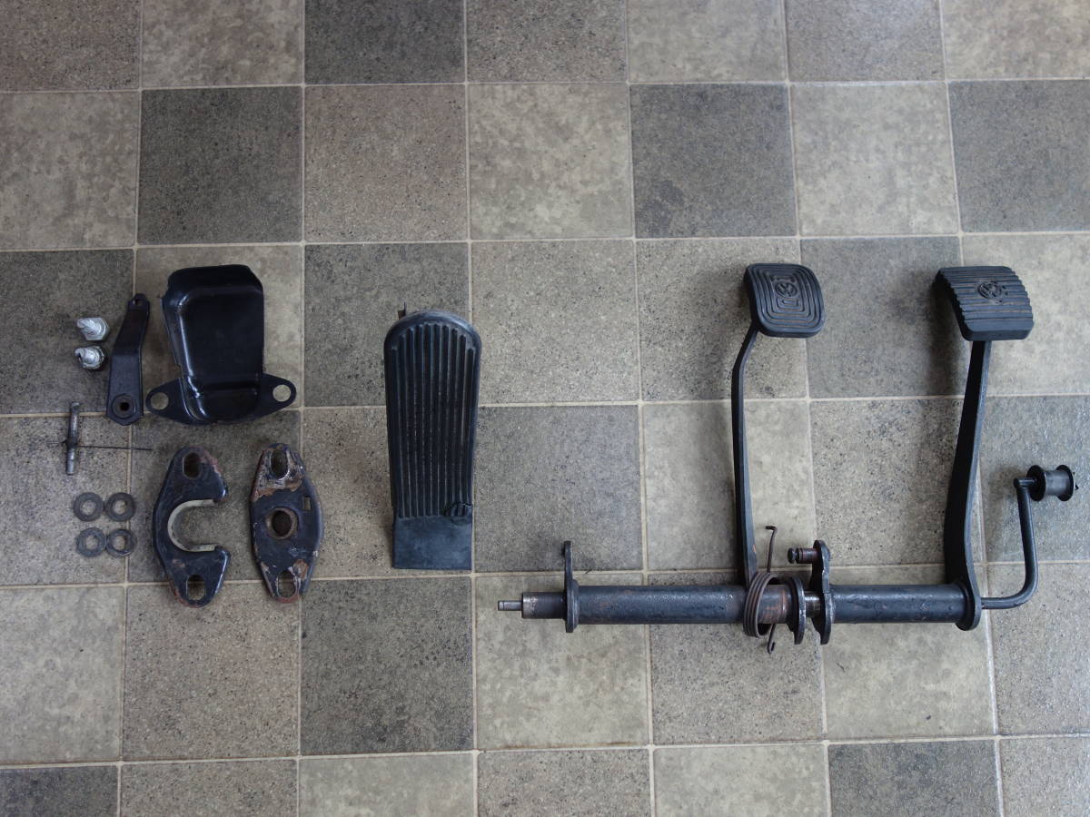 空冷ビートル 右ハンドル用ペダル ペダルラバー付 '68~ON 純正品 空冷ビートル 右ハンドル用ペダル ペダルラバー付 '68~ON 純正品