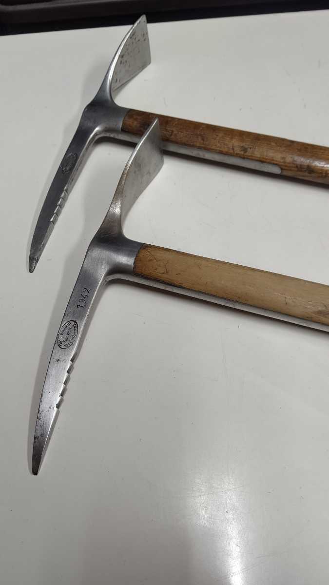 【やや傷や汚れあり】☆中古ピッケル☆2点セット、ウッドシャフト 木製シャフト 登山 トレッキング 雪山 アイスピック ビンテージ 山道具の落札