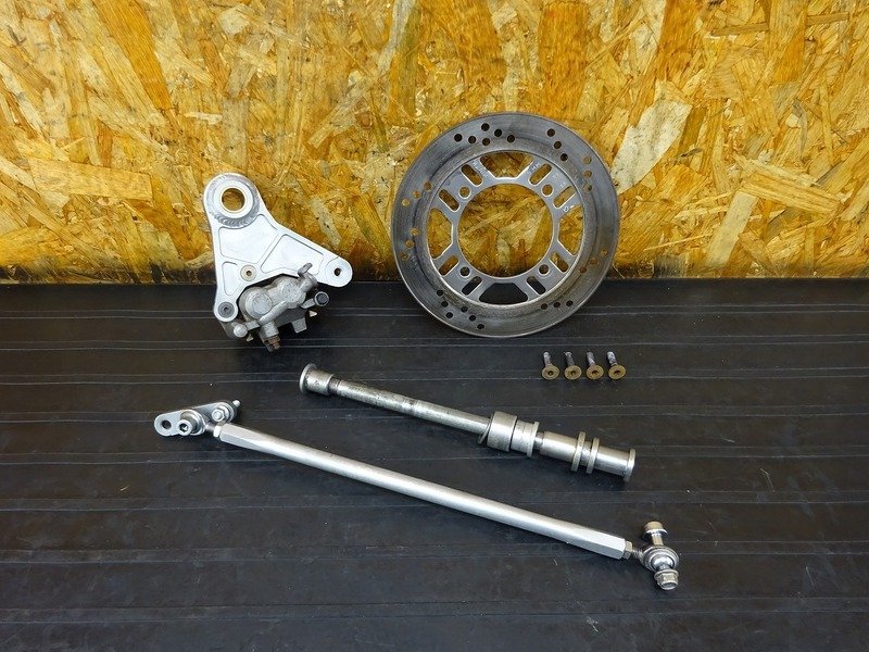 ゼファー400(C型)リアブレーキキャリパー(2pot)バリオスにも ゼファー