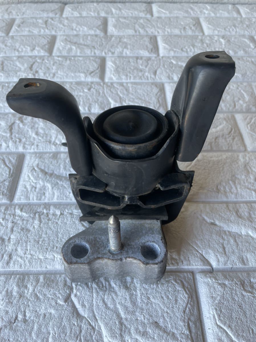 トヨタ ノア ヴォクシー ZRR70 ZRR70W エンジンマウント 中古セット