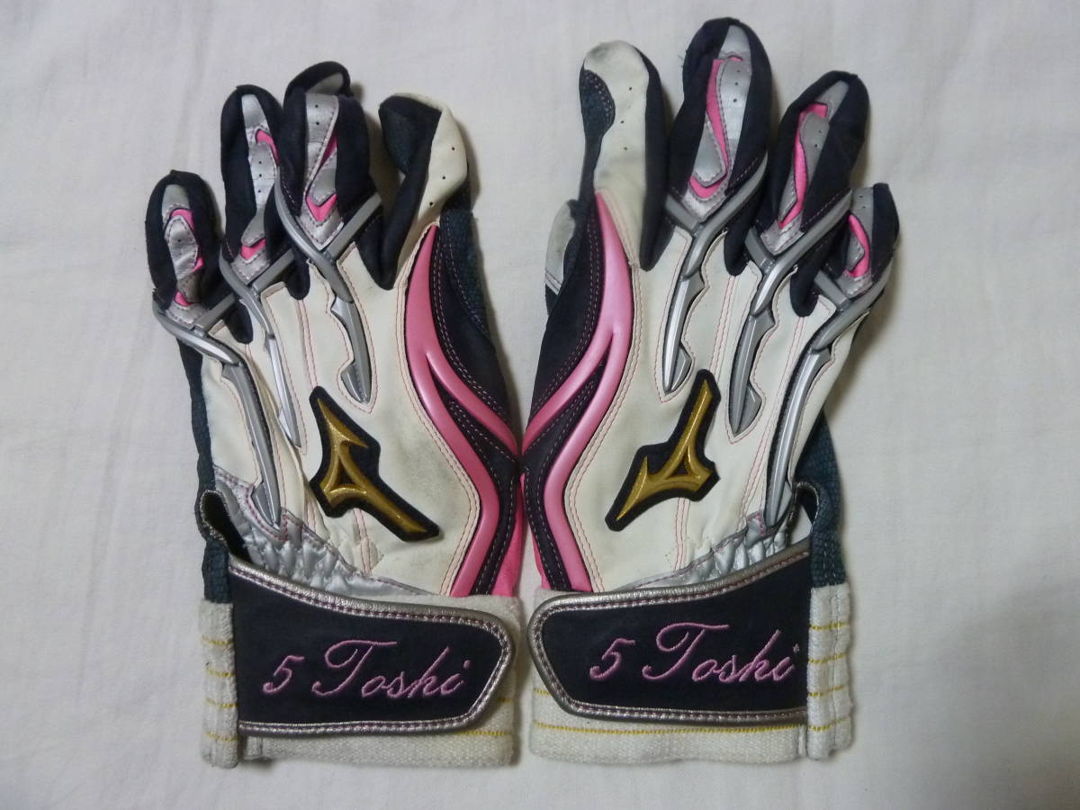 【非売品】横浜DeNAベイスターズ　荒波翔モデル　軟式グローブ 直筆サイン入り「荒波選手モデルグローブ｣｢梶谷選手モデル