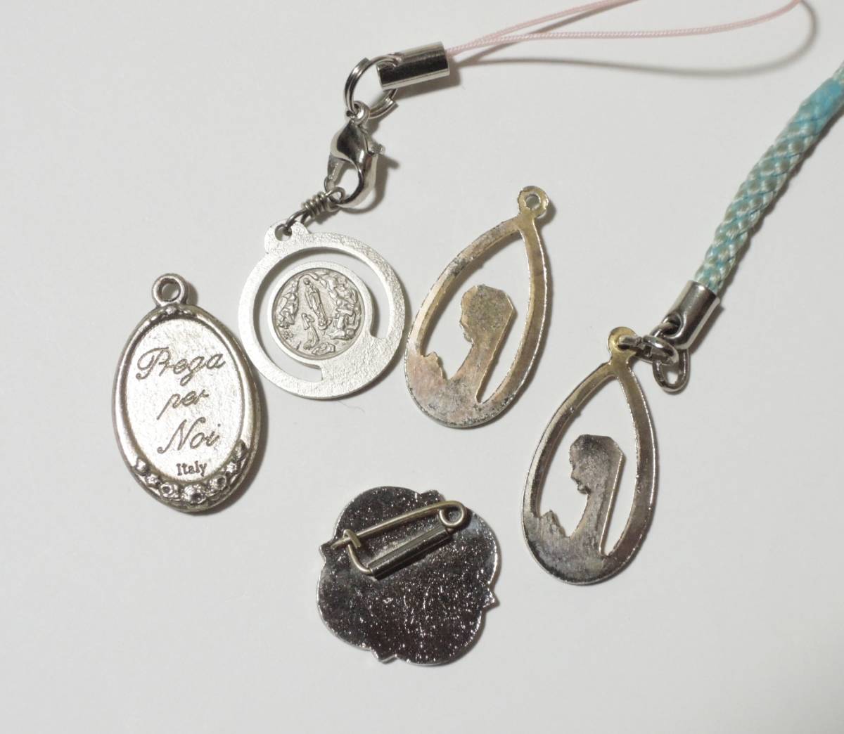 和歌山　信愛　校章　バッジ　2個セット 和歌山 信愛 校章 バッジ 2個セット 和歌山 信愛 校章 バッジ 2個