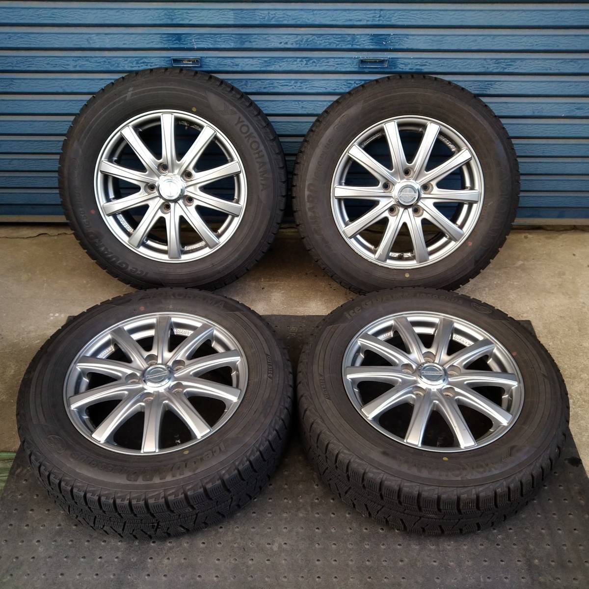 スタッドレス バリ山195/60R16 ヴォクシーセレナ スタッドレス バリ山195/60R16 22年製グッドイヤーヴォクシーセレナ