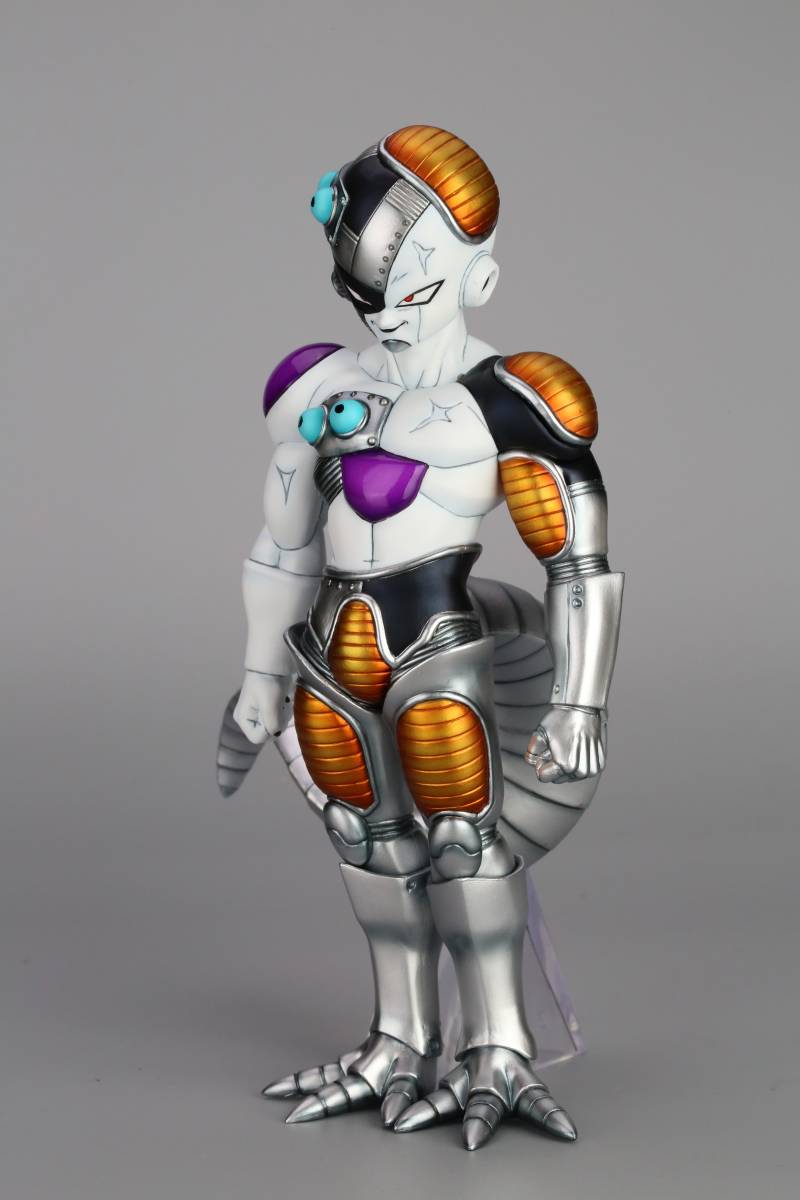 ✨ 一番くじドラゴンボール E賞メカフリーザ リペイント 白黒2体セット