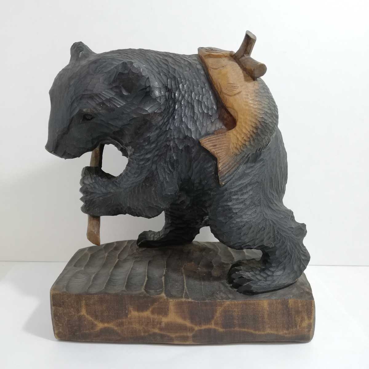 木製クマ彫刻