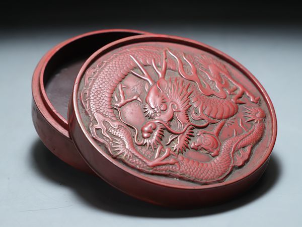 中国美術 堆朱 漆彫 龍紋樣烟皿