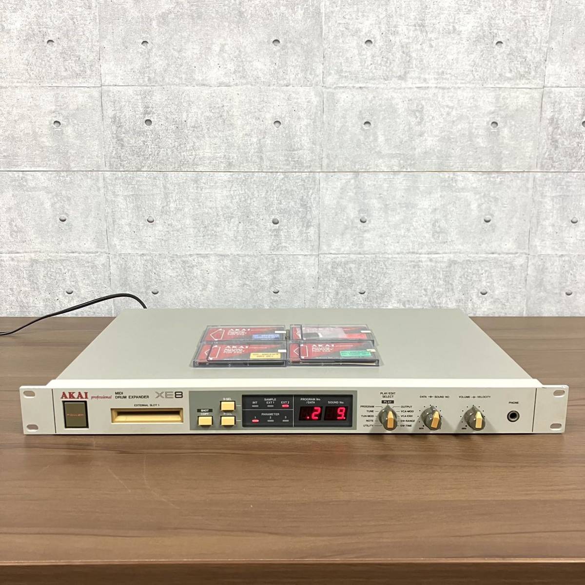 【やや傷や汚れあり】AKAI ドラム音源 XE8 MIDI DRUM EXPANDER アカイ ドラムマシン 音源モジュール / Sound