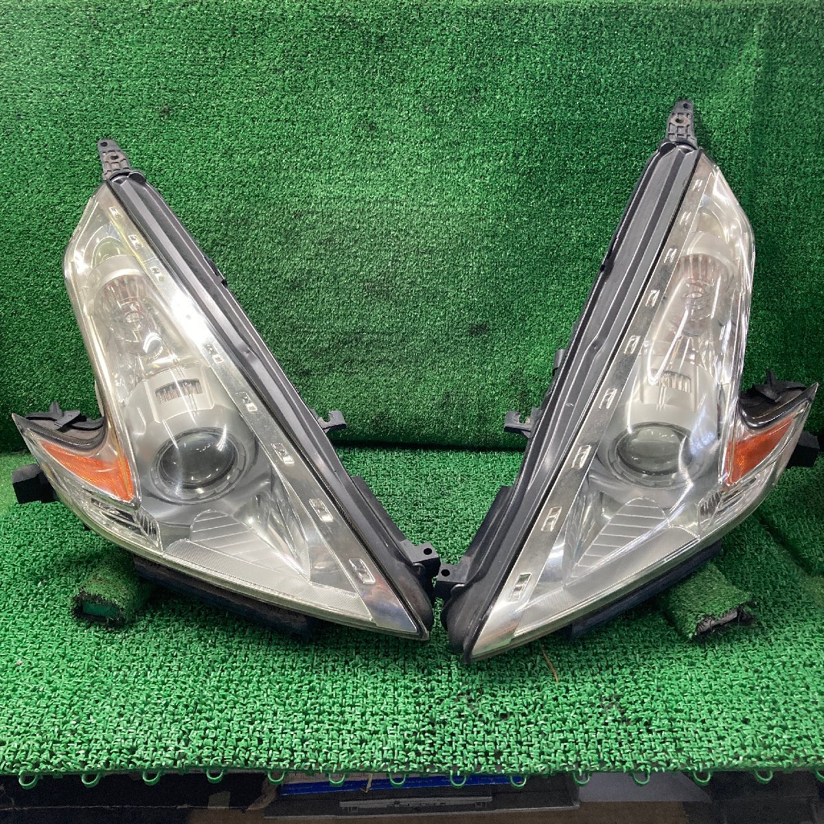 z-z34-koito-100-63055-w7976