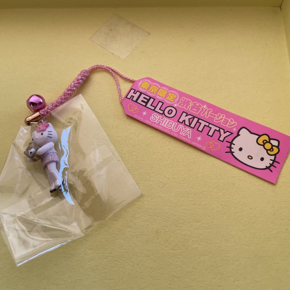 東京限定ハローキティ 渋谷バージョン 2004 根付け ご当地キティ HELLO