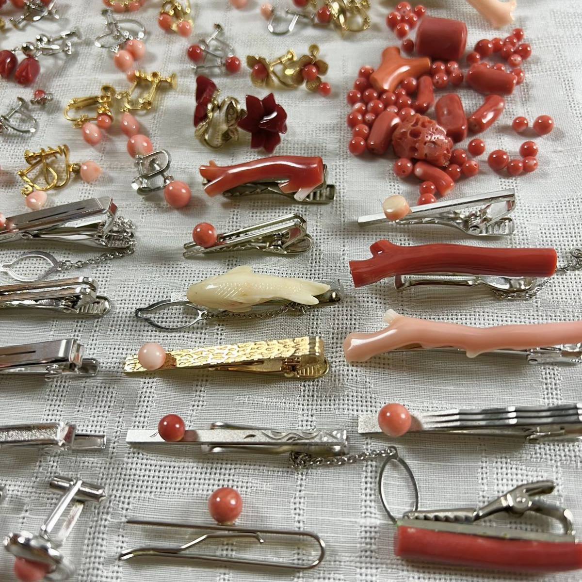 希少価値ありの赤珊瑚です！ネクタイピン！