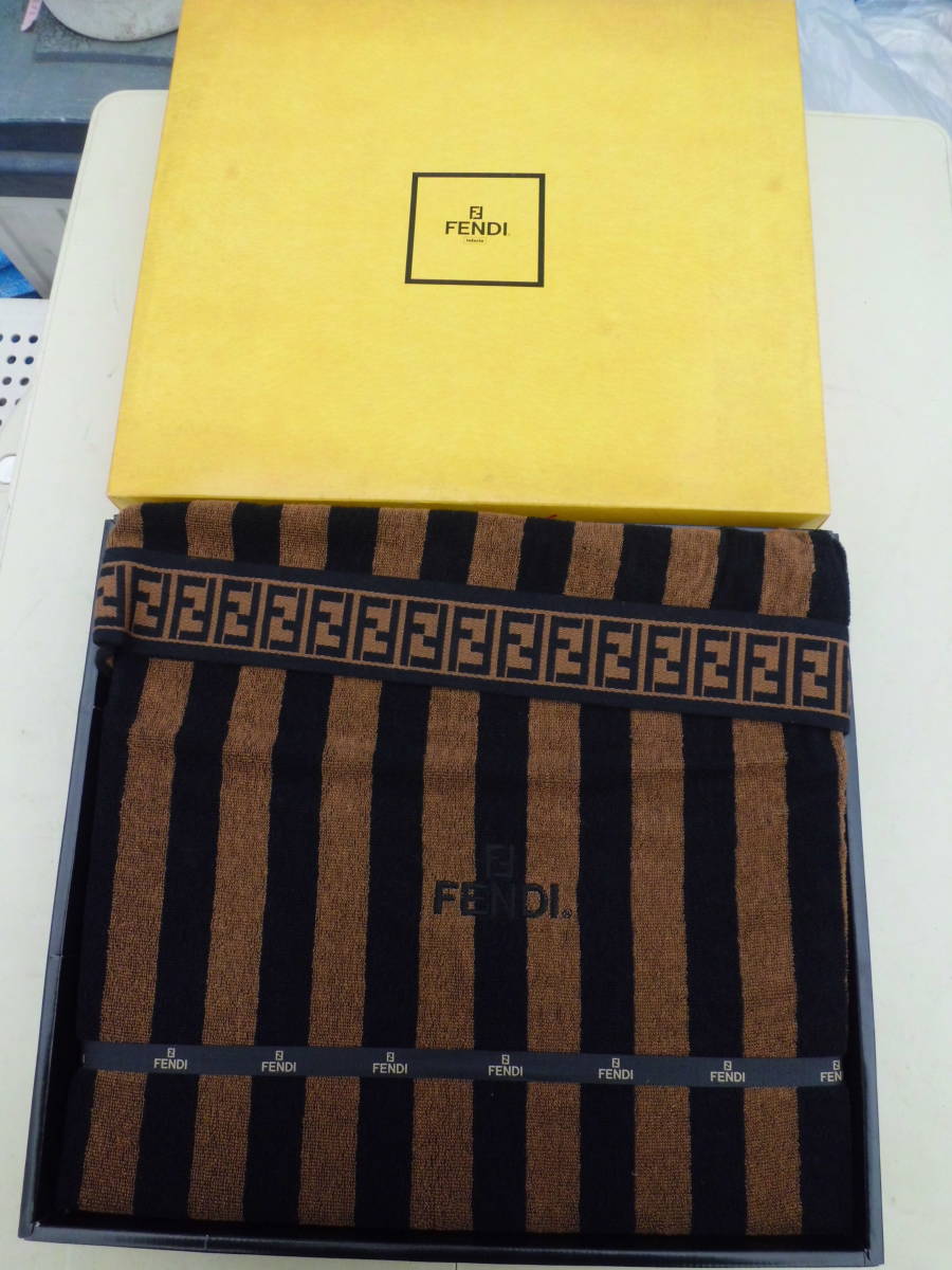 FENDI タオルケット 専用商品 FENDIフェンディ タオルケット 新品未使用 - メルカリ