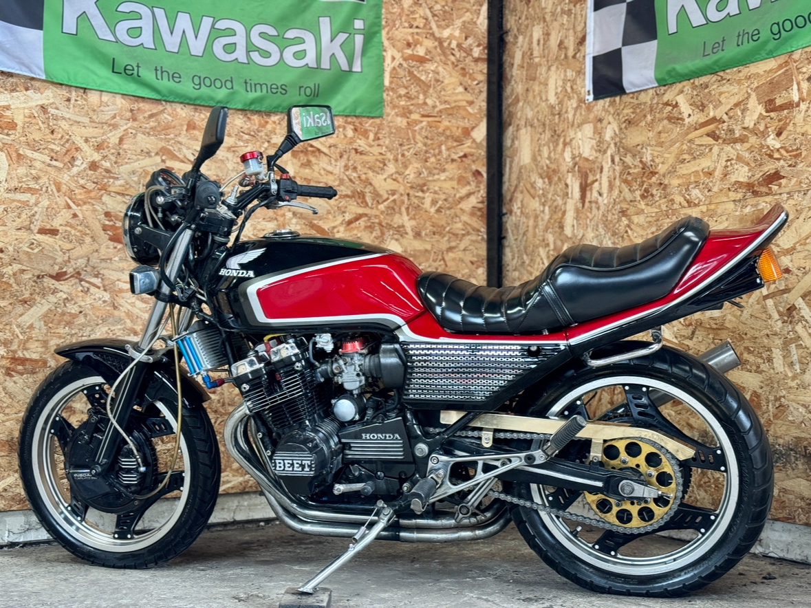 CBX400F 国内物 初年度昭和57年 型式類別枠内記載 自動車、オートバイ