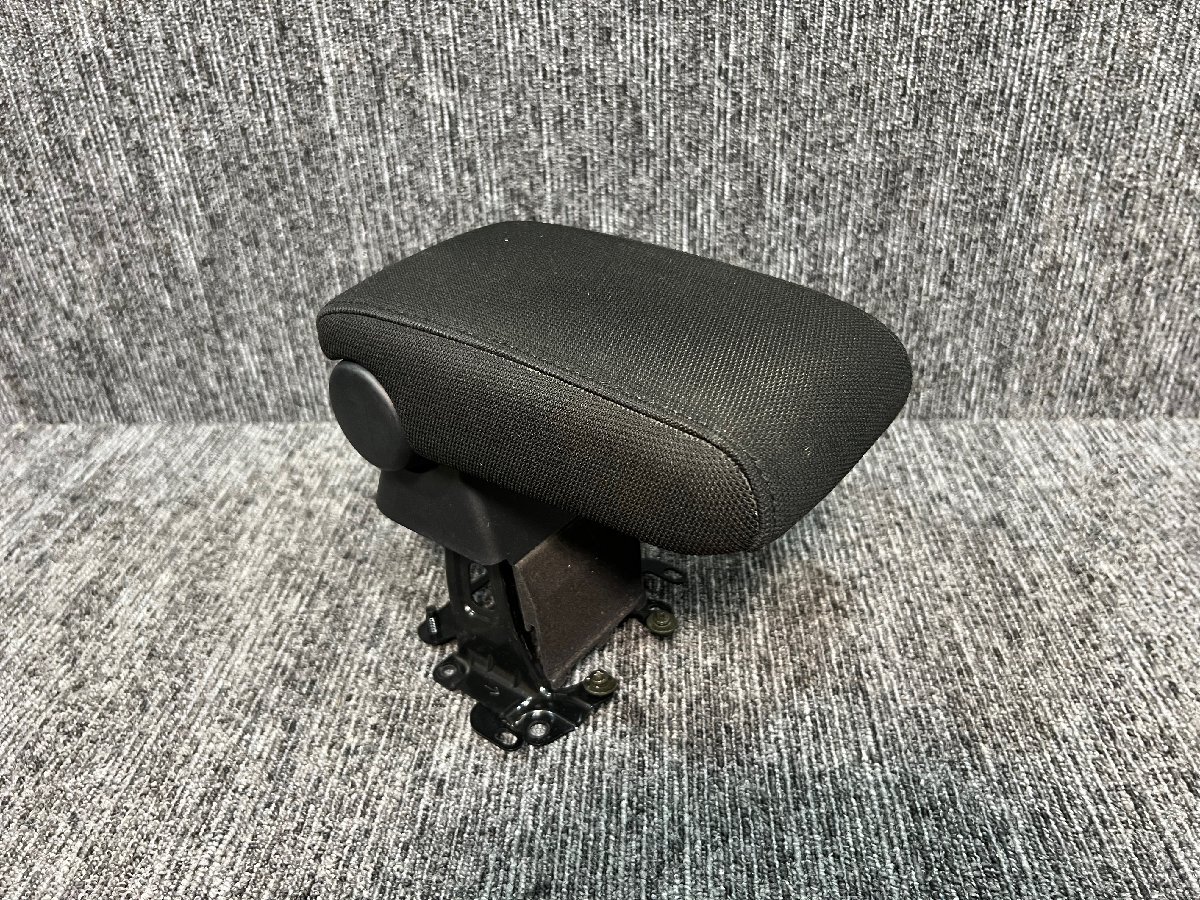M_アルテッツァ後期(SXE10)OP アームレスト【K50T】 内装品