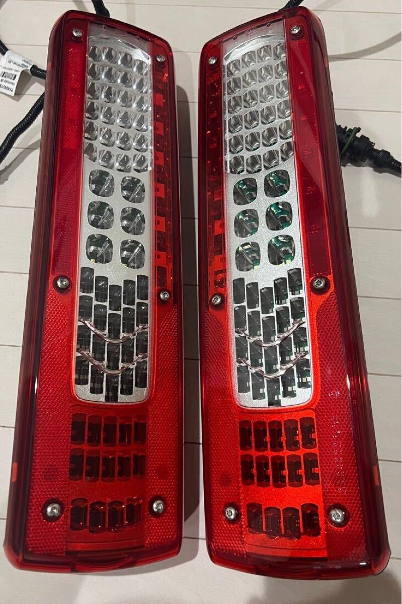 【ハーネス付き】UDクオン純正フルLEDテールランプ VIGNAL製 ハーネス付き】UDクオン純正フルLEDテールランプ VIGNAL製