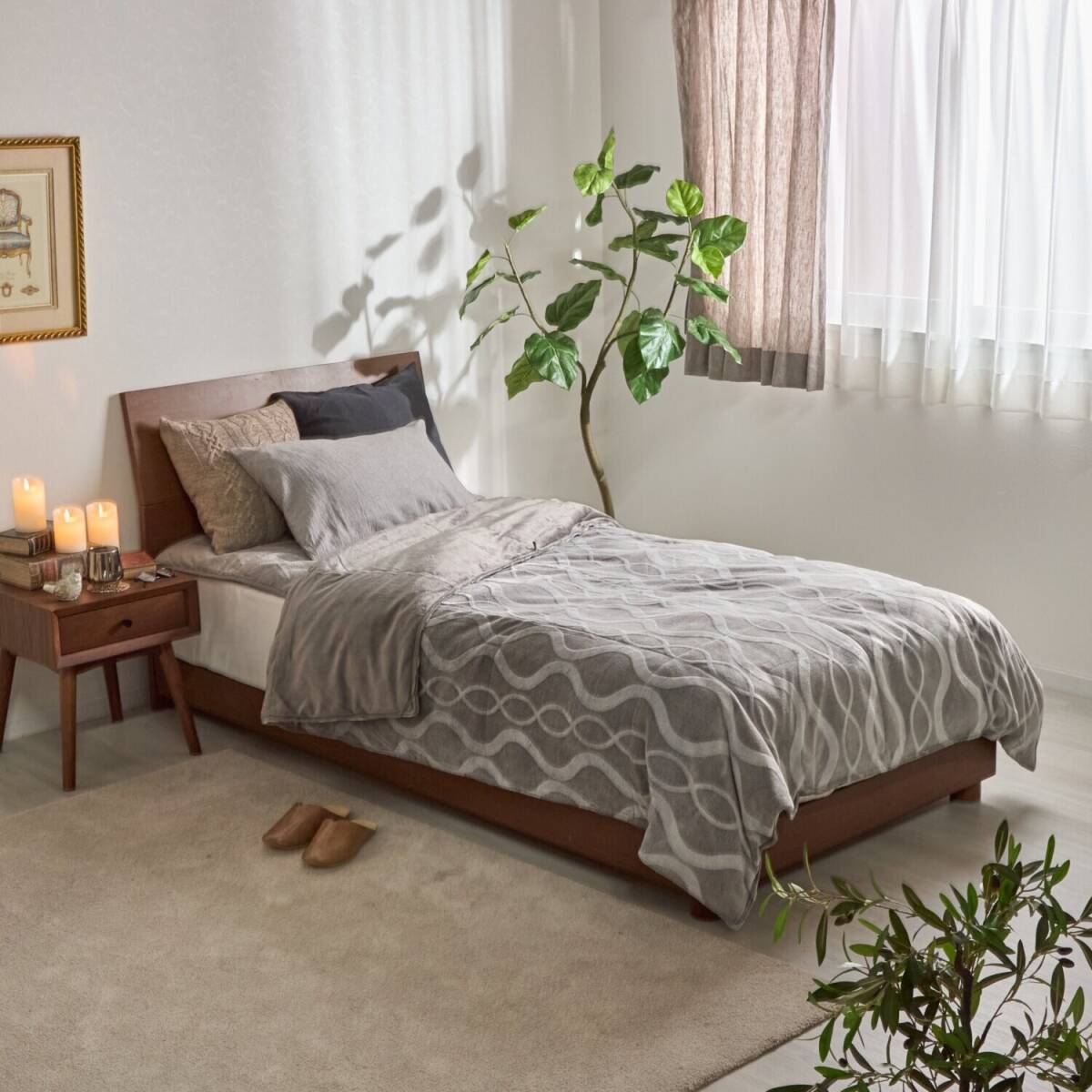 モリリン【ハイパーメタルウォームⅢ 】フランス羽毛＋アルミ蓄熱　掛け布団クイーン モリリンフランス羽毛と アルミ蒸着蓄熱シー ハイパーメタルウォーム