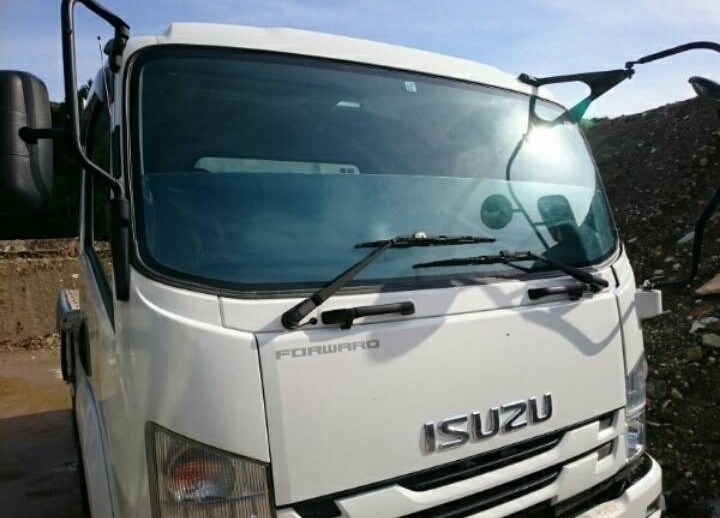 UD クオン フロントスクリーン グレースモーク 高さ40㎝ 高機能 高性能 実績No.1 数量限定，お得 クオンフロントスクリーンUV