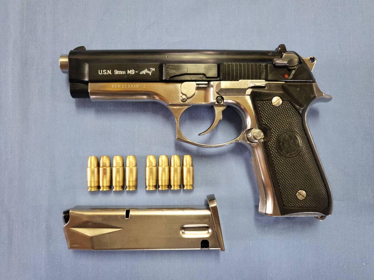 スズキ ベレッタ M92SB メタルフィニッシュ モデルガン 木製グリップ付