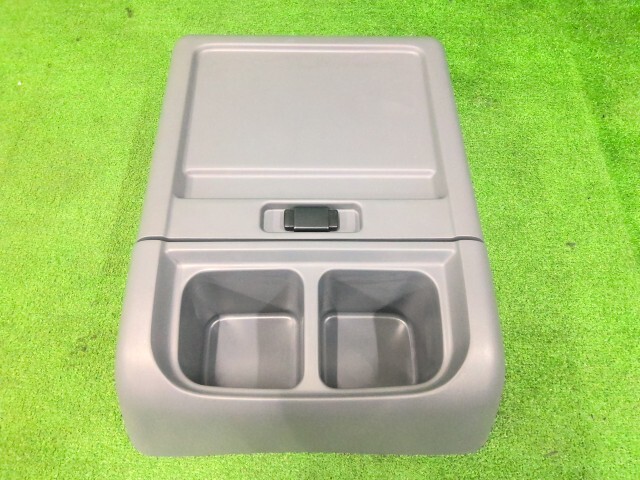 中古】# 8730-57-3 ☆ いすゞ フォワード センターコンソールボックス