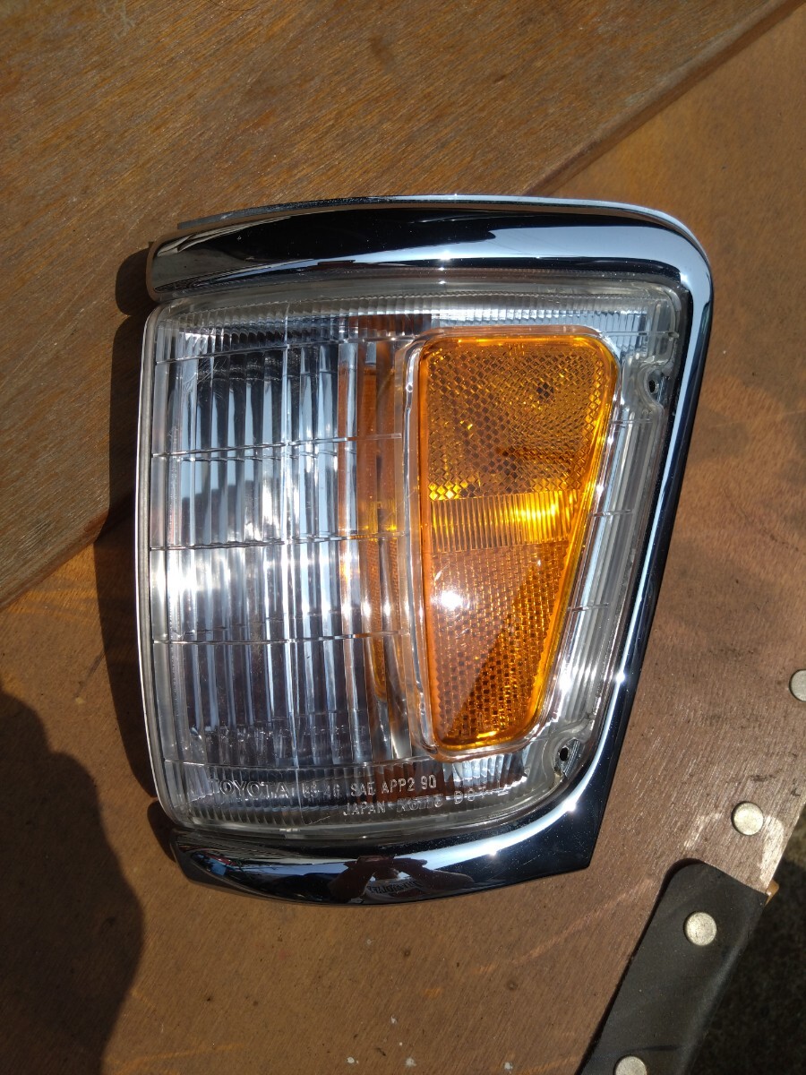 タイタンダッシュ TC-SYE6T 左クリアランスランプ FE A2W 210-61933 WG70-51-070D 231085 マツダ SYE6T タイタンダッシュ | 型式：TC-SYE6T（マツダタイタンダッシュ）のグレード一覧 コーナーランプの中古